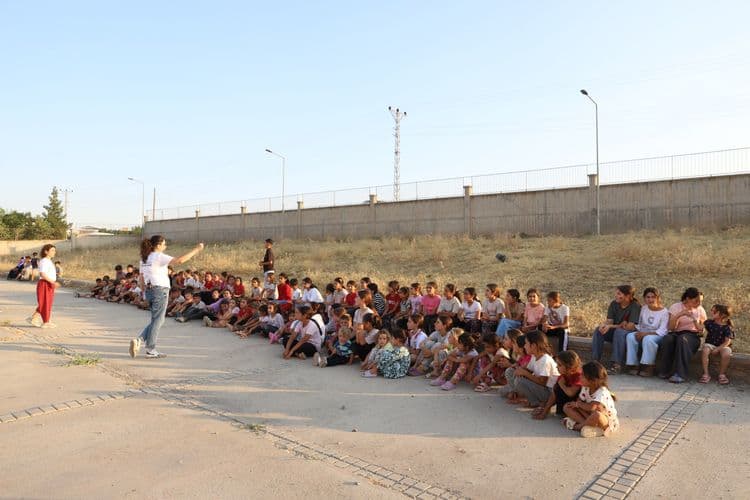Çocuklar ritim tuttu, hayallerini renklere döktü 13