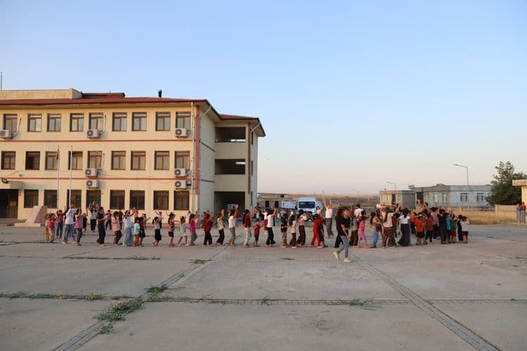 Çocuklar ritim tuttu, hayallerini renklere döktü 15