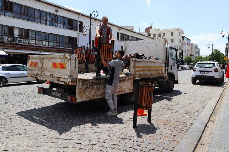 Sur’da temizlik seferberliği: 100 yeni çöp kovası monte edildi 2