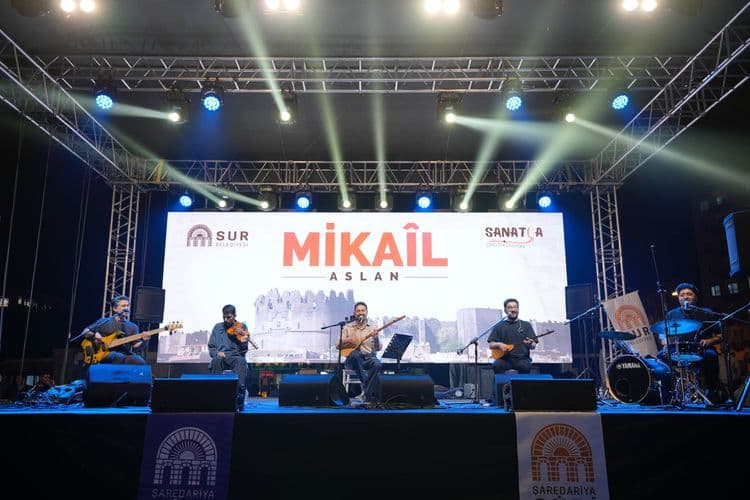 Eşbaşkan Bucak, halk konserine katıldı 12