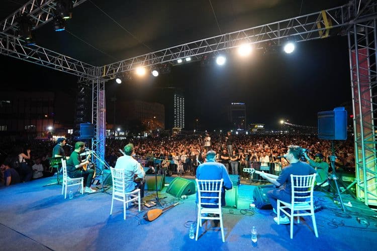 Eşbaşkan Bucak, halk konserine katıldı 13