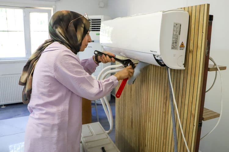 Kadınlara yönelik klima-kombi bakım eğitiminin üçüncü dönemi 3
