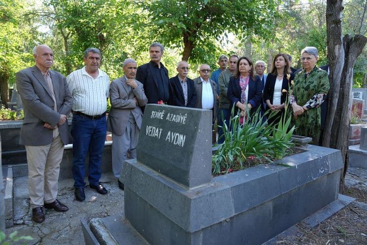 Eşbaşkan Bucak, Vedat Aydın’ın mezarını ziyaret etti 3