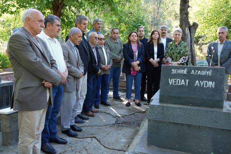 Eşbaşkan Bucak, Vedat Aydın’ın mezarını ziyaret etti 1