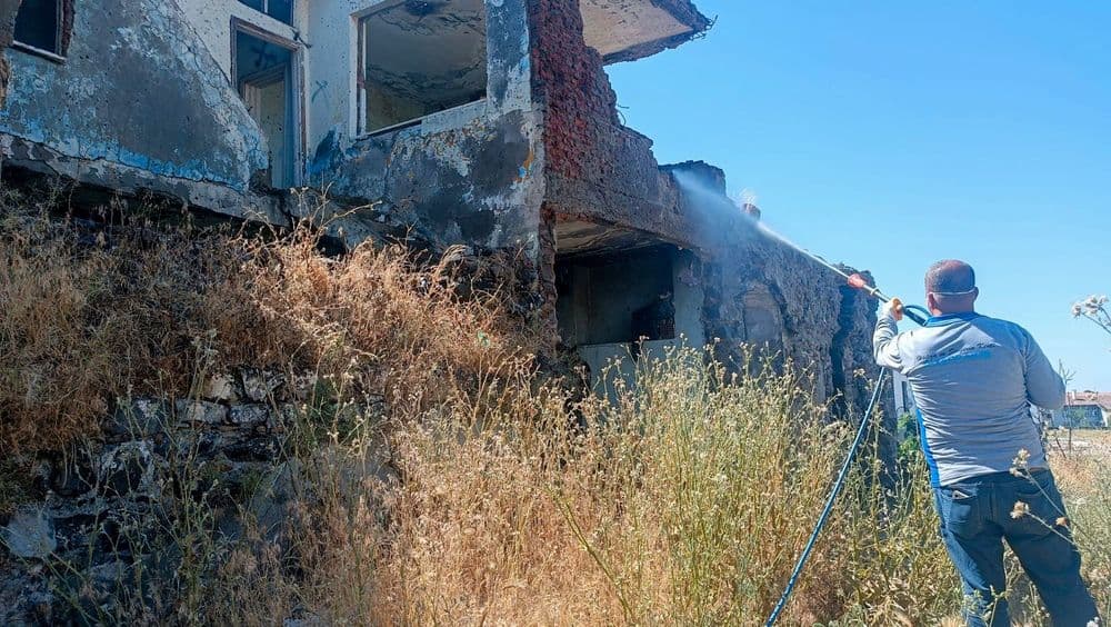 Sıcaklarla birlikte akrep mücadelesi başlatıldı