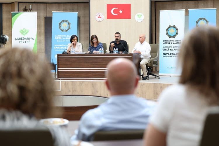 Eşbaşkanlar Kayapınar muhtarlarıyla buluştu: Mahallelerin ihtiyaçları ve yatırımlar birlikte değerlendirildi 9
