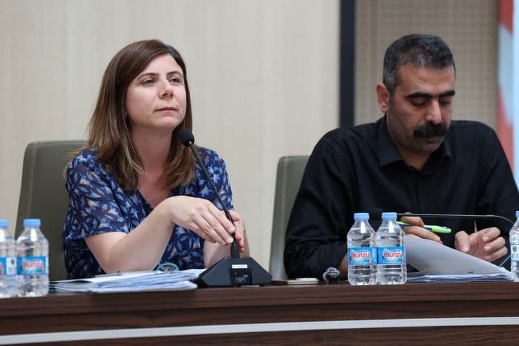 Eşbaşkanlar Kayapınar muhtarlarıyla buluştu: Mahallelerin ihtiyaçları ve yatırımlar birlikte değerlendirildi 10