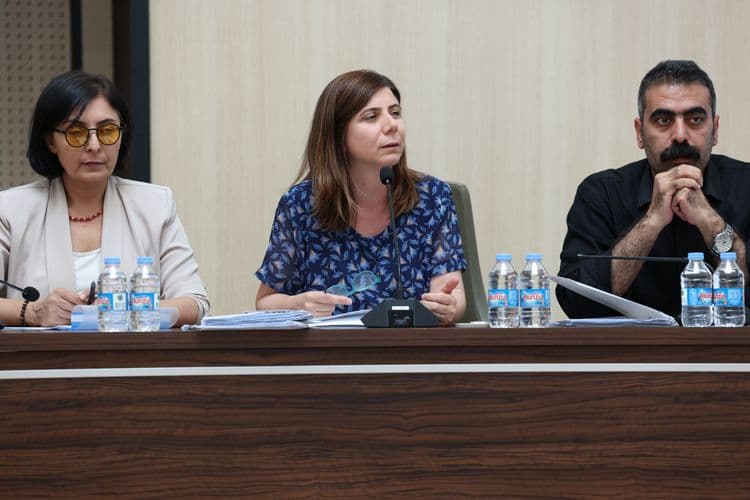 Eşbaşkanlar Kayapınar muhtarlarıyla buluştu: Mahallelerin ihtiyaçları ve yatırımlar birlikte değerlendirildi 11