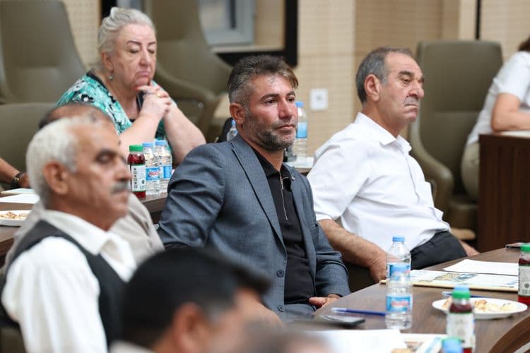 Eşbaşkanlar Kayapınar muhtarlarıyla buluştu: Mahallelerin ihtiyaçları ve yatırımlar birlikte değerlendirildi 15