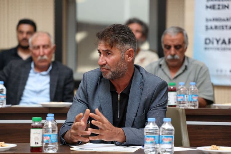Eşbaşkanlar Kayapınar muhtarlarıyla buluştu: Mahallelerin ihtiyaçları ve yatırımlar birlikte değerlendirildi 16