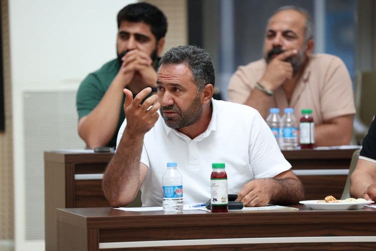 Eşbaşkanlar Kayapınar muhtarlarıyla buluştu: Mahallelerin ihtiyaçları ve yatırımlar birlikte değerlendirildi 19