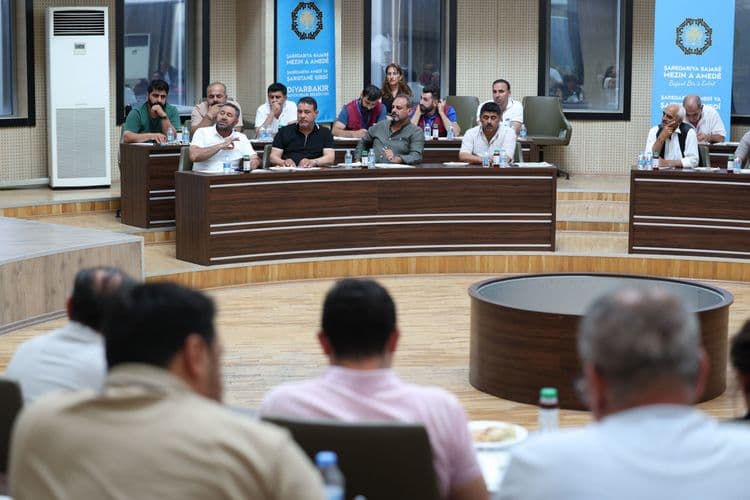 Eşbaşkanlar Kayapınar muhtarlarıyla buluştu: Mahallelerin ihtiyaçları ve yatırımlar birlikte değerlendirildi 20
