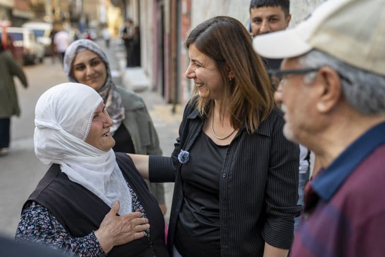 Eşbaşkanlar Bağlar esnafını dinledi: Tüm imkanları seferber edeceğiz 14
