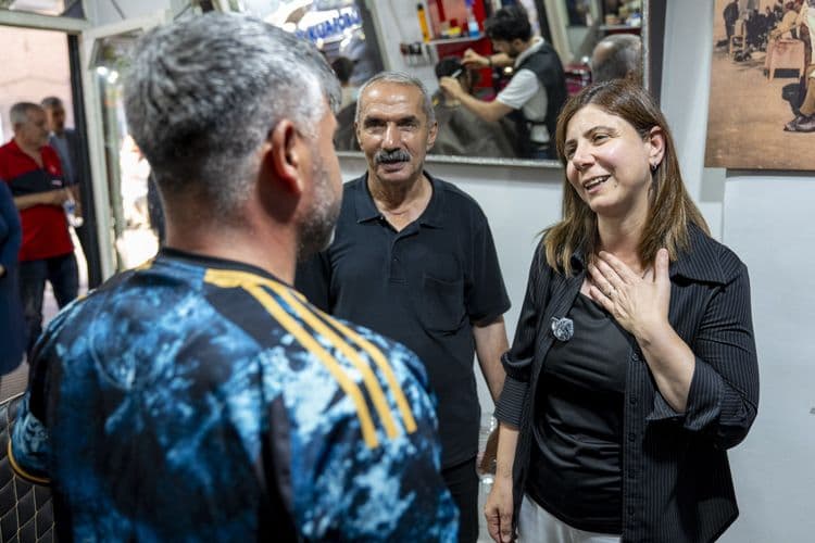 Eşbaşkanlar Bağlar esnafını dinledi: Tüm imkanları seferber edeceğiz 18