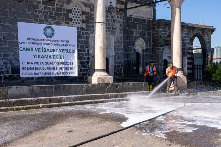 İbadethanelerde bayram temizliği 1