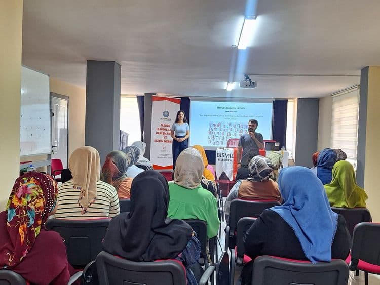 Bismil'de bağımlılıkla mücadele eğitimi düzenlendi 1