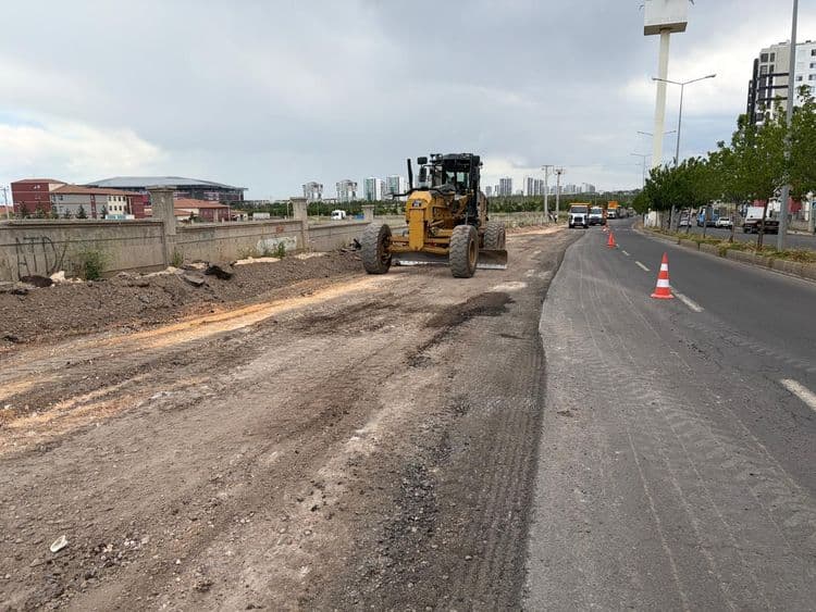 Yol bakım ekipleri sahada çalışmalarını sürdürüyor 10