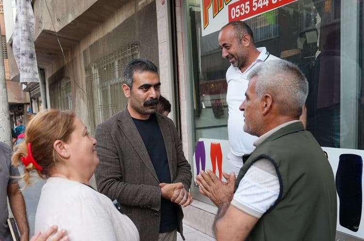 Eşbaşkanlar Bağlar esnafını dinledi: Tüm imkanları seferber edeceğiz 25