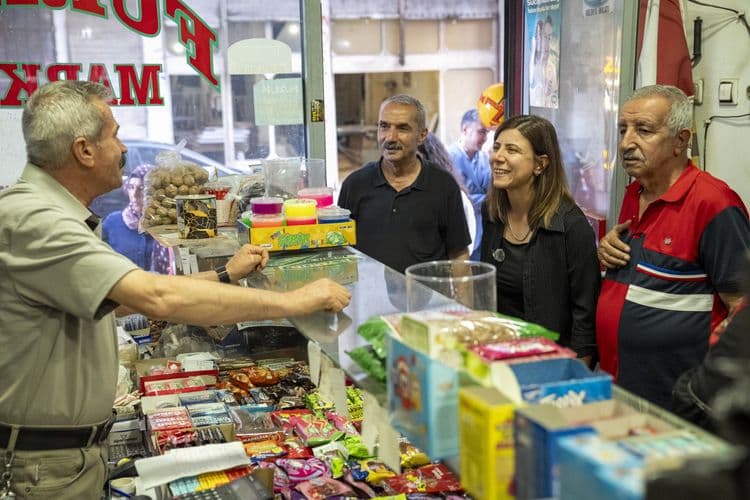 Eşbaşkanlar Bağlar esnafını dinledi: Tüm imkanları seferber edeceğiz 26