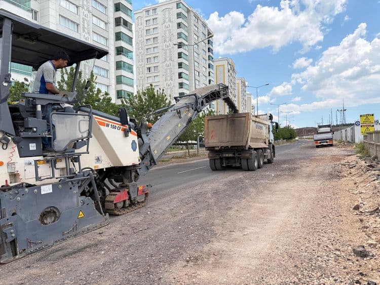 Yol bakım ekipleri sahada çalışmalarını sürdürüyor 13