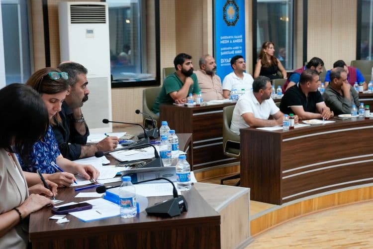 Eşbaşkanlar Kayapınar muhtarlarıyla buluştu: Mahallelerin ihtiyaçları ve yatırımlar birlikte değerlendirildi 5