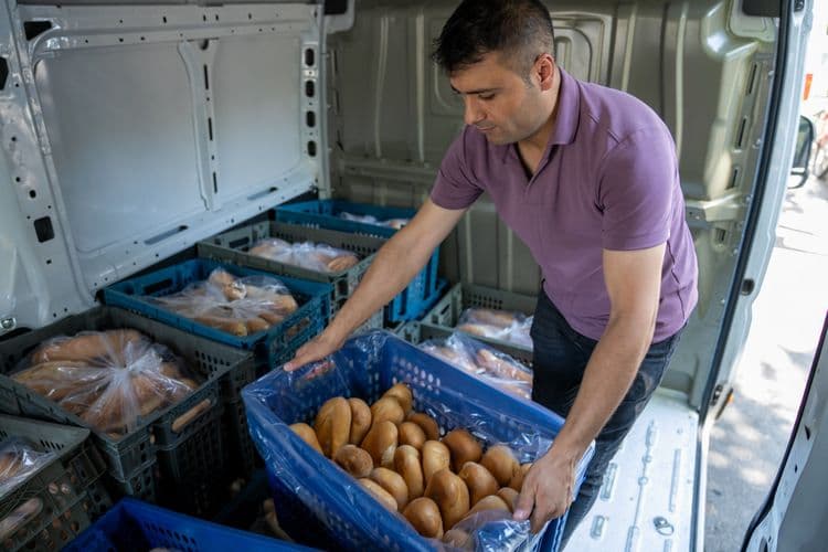 Halk Ekmek Fabrikası üretime geçti, ilk ekmekler yurttaşlara ücretsiz dağıtıldı 1