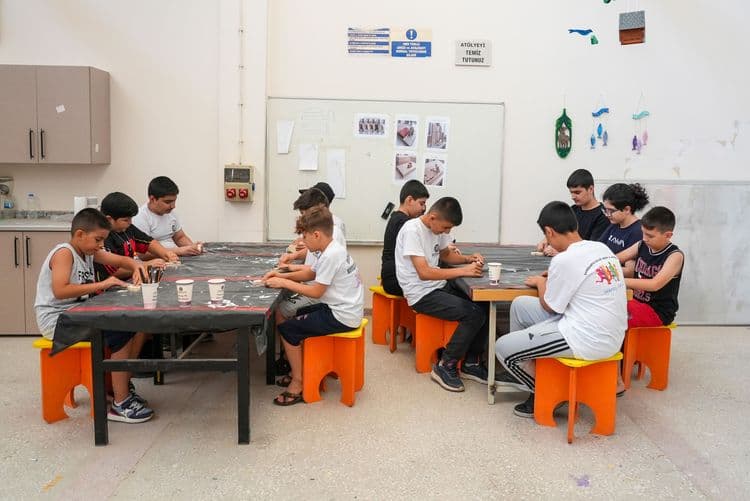 520 çocuk yazı sanat ve bilimle geçiriyor 3