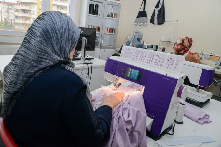 Tekstil Atölyesinde öğrenip tasarlıyorlar Sürükle 4