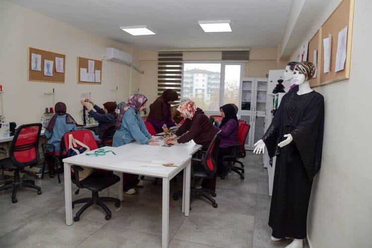Tekstil Atölyesinde öğrenip tasarlıyorlar Sürükle 6