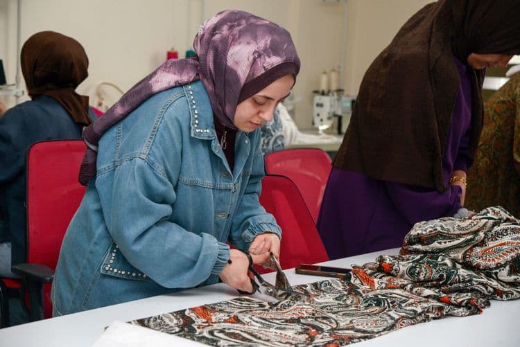 Tekstil Atölyesinde öğrenip tasarlıyorlar Sürükle 7