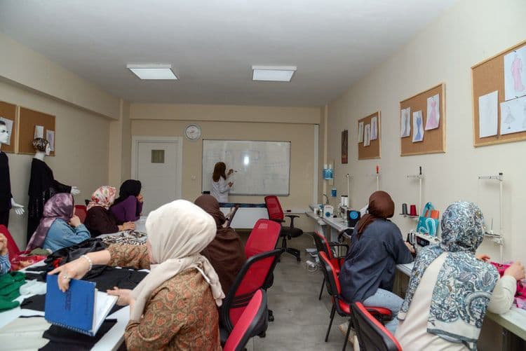Tekstil Atölyesinde öğrenip tasarlıyorlar Sürükle 9