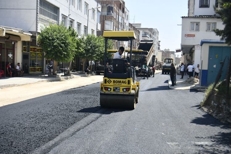 Bismil’de ulaşımı güçlendiren asfalt çalışması 2