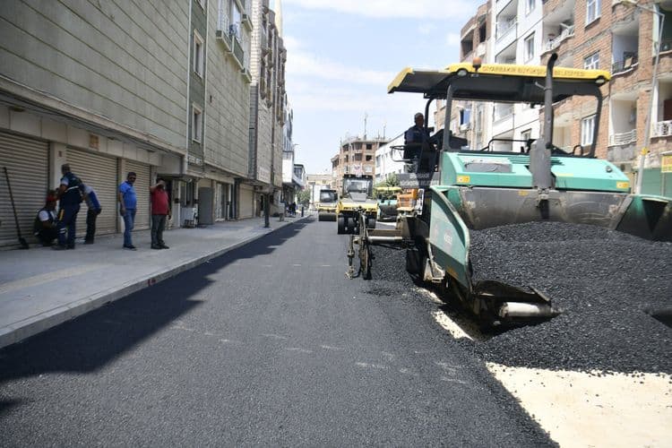 Bismil’de ulaşımı güçlendiren asfalt çalışması 5