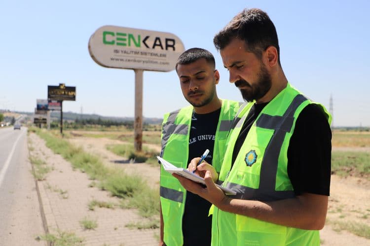 Silvan Yolu’nda kent estetiğini bozan reklam unsurları kaldırıldı 2