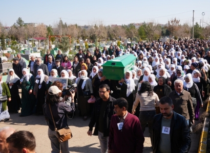 Hemşaredar Hatun beşdarê merasîmê cenazeyê Maya Aştî Arat bî