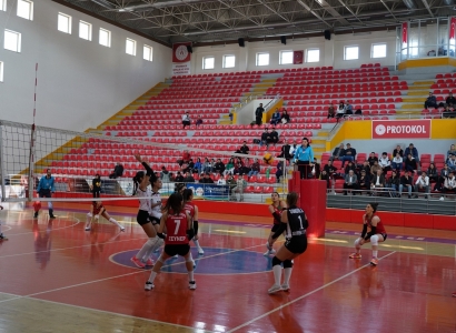 DBB Kadın Voleybol Takımı gruptaki puanını 18’e çıkardı