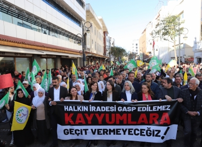 Eş Başkanlar, kayyım atamalarının protesto edildiği yürüyüşe katıldı