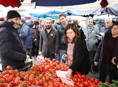 Semt Pazarı’nda esnafa Kürtçe fiyat etiketleri dağıtıldı