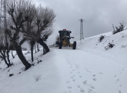 Kulp'ta, kardan kapanan 300 kilometrelik yol ulaşıma açıldı