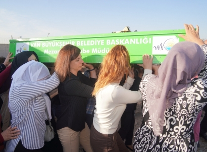 Eş Başkan Bucak, Rojin Kabaiş'in cenaze törenine katıldı