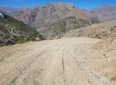 Dağlık bölgedeki mahallelerde yeni yollar yapılıyor