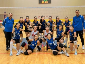 Tîma Voleybolê ya Jinan a Şaredariya Bajarê Mezin bi serketinê dest bi lîgê kir