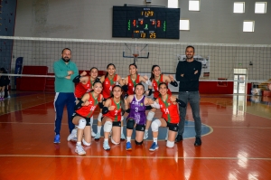 Tîma Voleybolê ya Jinên Ciwan a Şaredariyê çav li lîderiya bajêr e