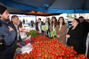 Hevşaredar Bucak bi esnafên sûkê û welatîyan re hevdîtin pêk anî