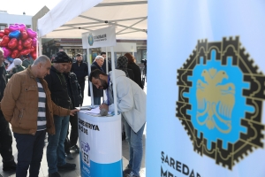 Şaredariya Bajarê Mezin, li standên ku danîne guhdariya gel dike