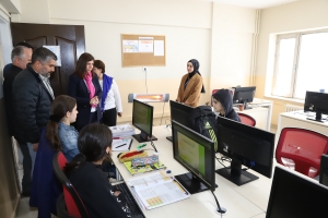 Eş Başkan Bucak, kurs merkezinde incelemelerde bulundu