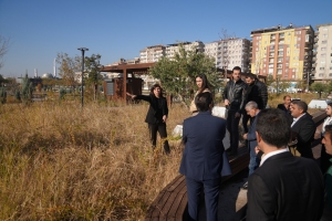 Hevşaredar Bucak Baxçeyê Miletî seh kir