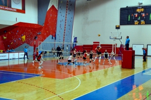 Tîma Voleybolê ya Jinên Ciwan a Şaredariyê derket fînalê