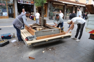 Gazi Caddesi’ndeki banklar yenilendi