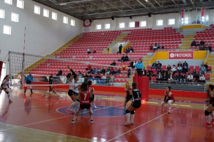 Tîma Voleybolê ya Jinan a DBByê di komê de puanên xwe derxist 18an